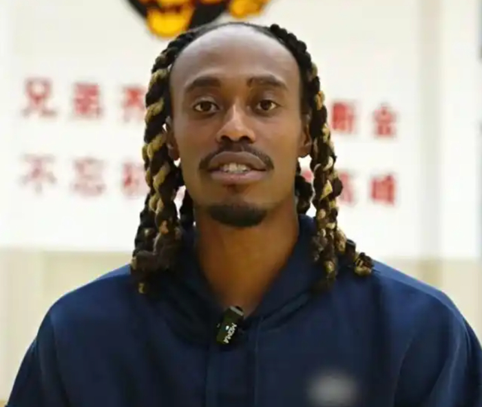 杜锋错信麦考尔致广东惨败上海 阵容完整仍陷困