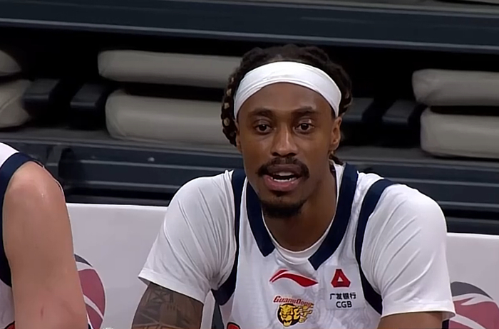 杜锋错信麦考尔致广东惨败上海 阵容完整仍陷困