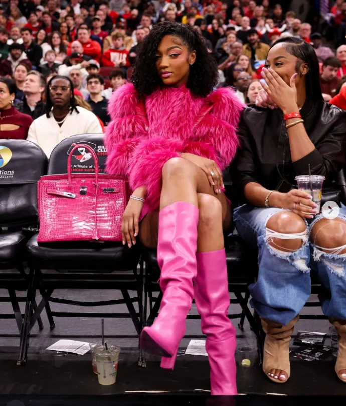 杜兰特调侃WNBA球星引球迷调侃单身原因