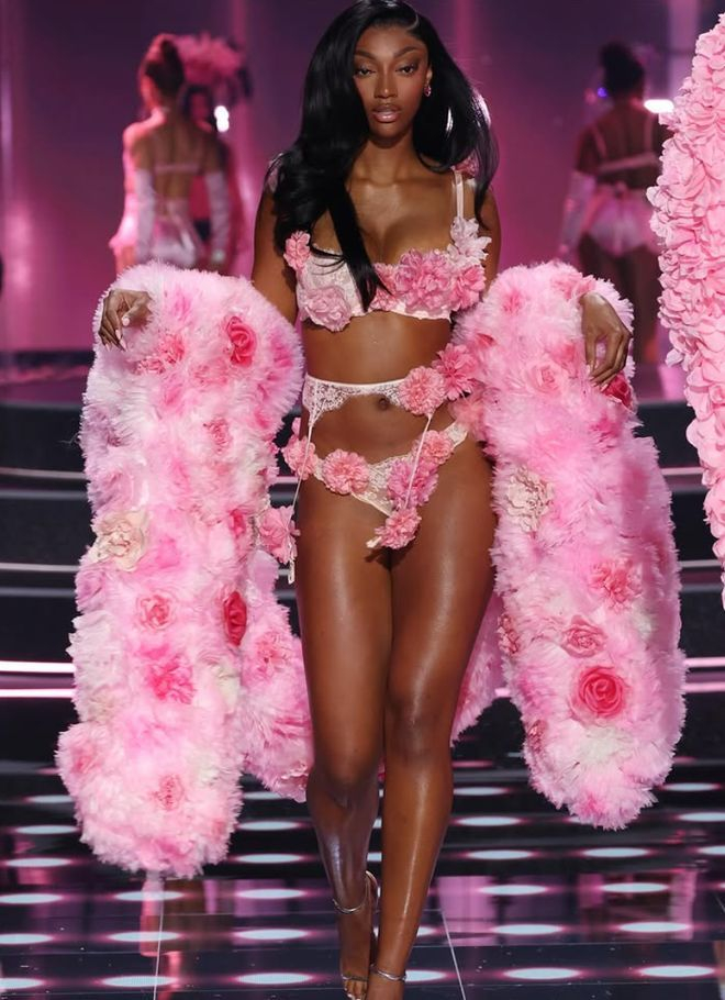 杜兰特调侃WNBA球星引球迷调侃单身原因