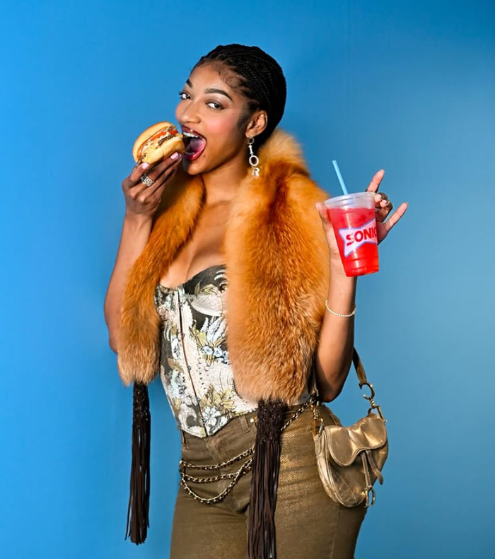 杜兰特调侃WNBA球星引球迷调侃单身原因