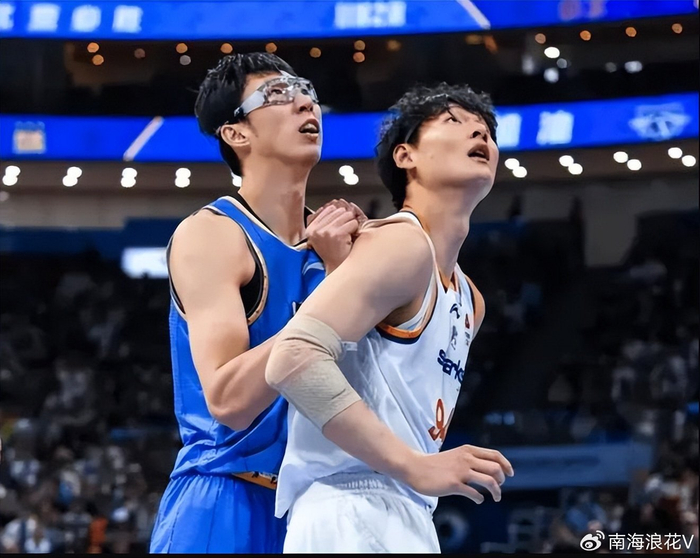 上海队爆冷击败北京队 王哲林独砍24+17压制双外