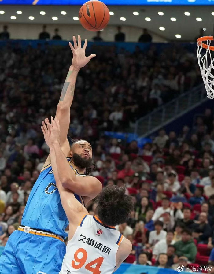 上海队爆冷击败北京队 王哲林独砍24+17压制双外