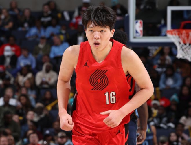 杨瀚森躺赢晋级NBA季后赛 时隔8年中国球员再进季