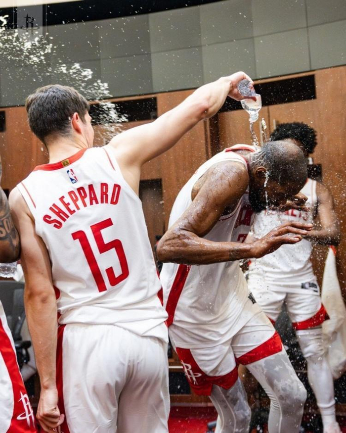 火箭签约JD戴维森补强控卫阵容备战季后赛