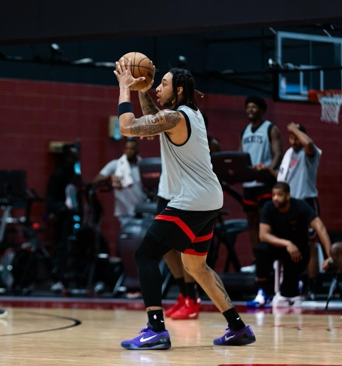 火箭签约JD戴维森补强控卫阵容备战季后赛