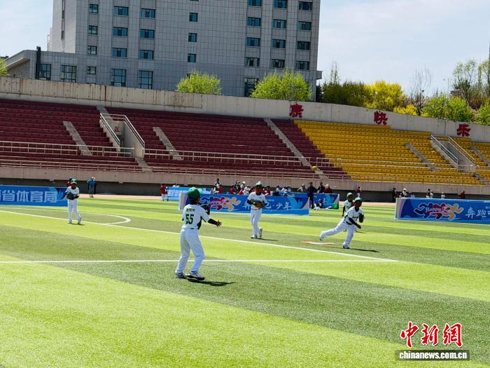 青海学生棒球公开赛点燃高原体育热情 赛事文旅